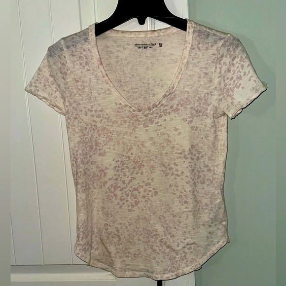 Abercrombie & Fitch Tops - Abercrombie & Fitch Soft tee-purple/cream-size XS